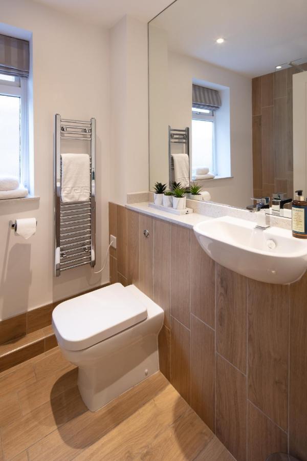 Alison Court Apartment